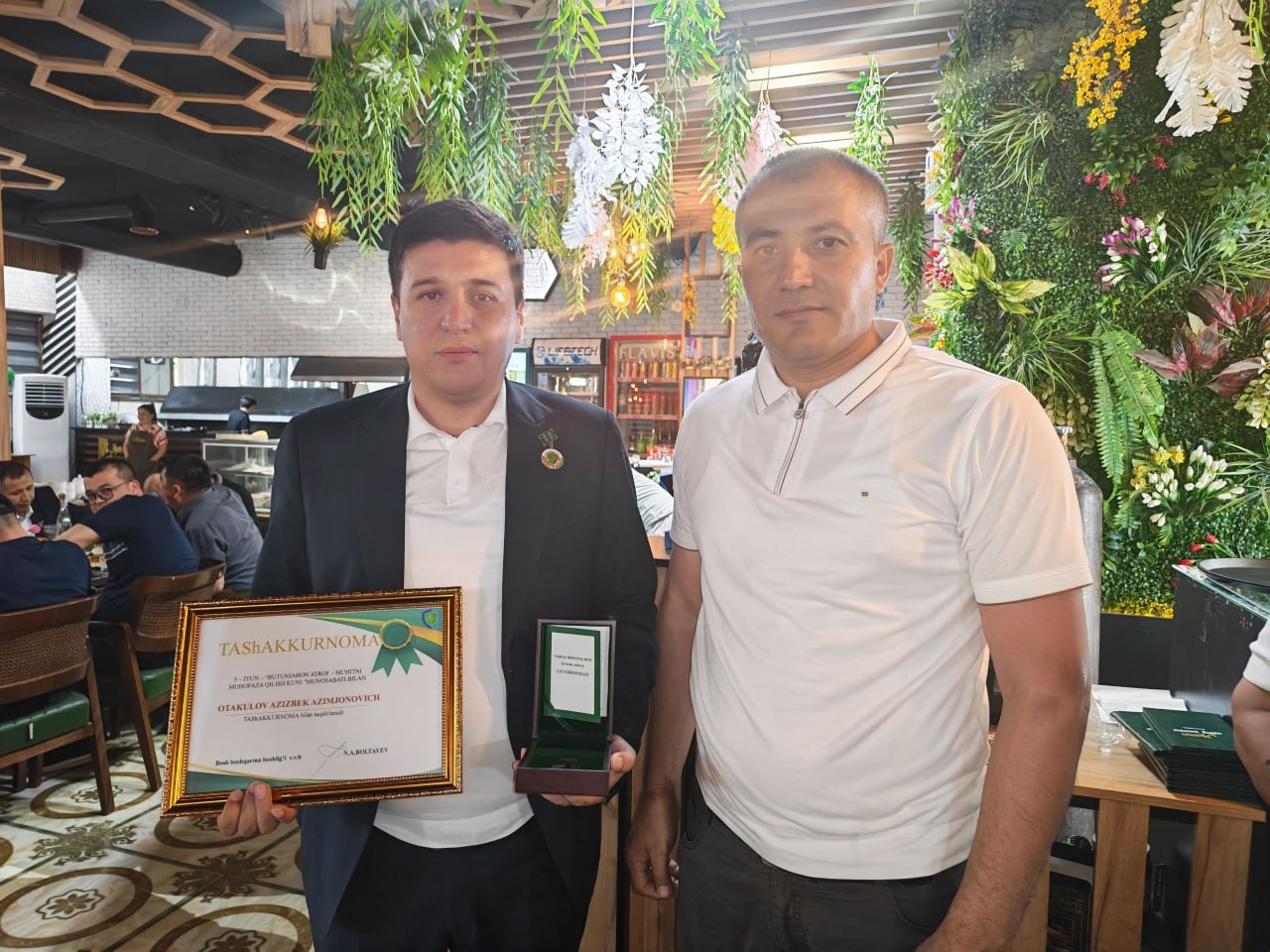 «Tabiat himoyachisi» ko‘krak nishoni topshirildi5 iyun — Butunjahon atrof-muhitni muhofaza qilish kuni munosabati bilan Navoiy viloyati Ekologiya va iqlim o‘zgarishi bosh boshqarmasida tantanali tadbir bo‘lib o‘tdi.